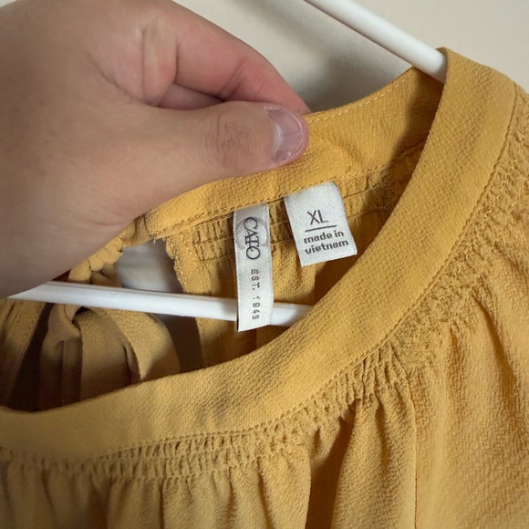 Women’s Size XL Mustard Yellow Cato Flowy Semi-Sheer Round Neck Keyhole Back Top - Picture 4 of 6